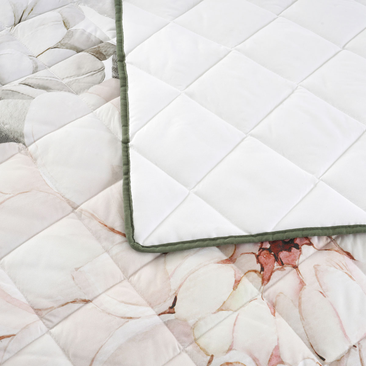 Bianca Giselle White Polyester Printed Floral Coverlet Set Queen/King - Image 5