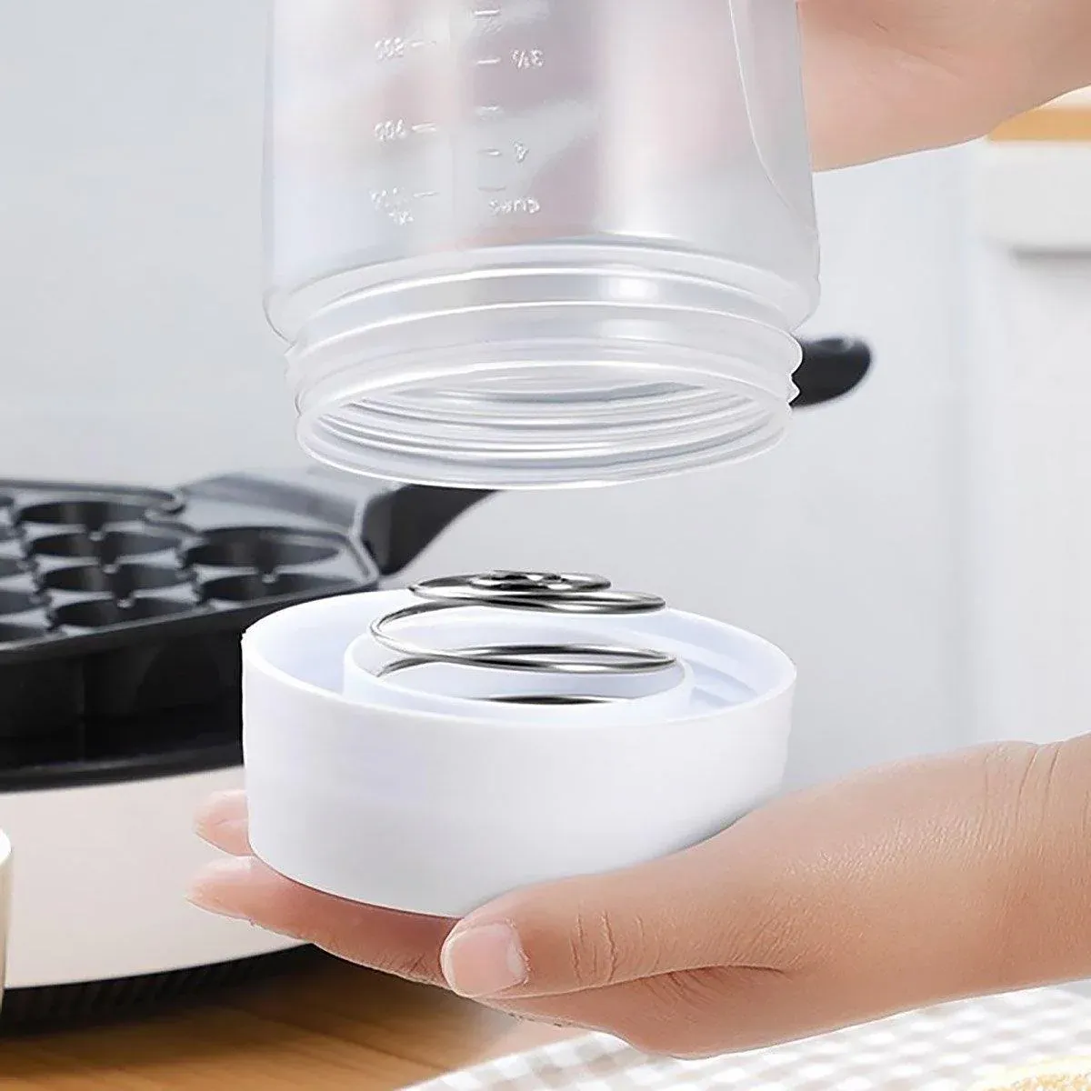 1000ml Hand Crank Batter Dispenser Mixing Jug with Scale for Muffins Pancakes - Image 6
