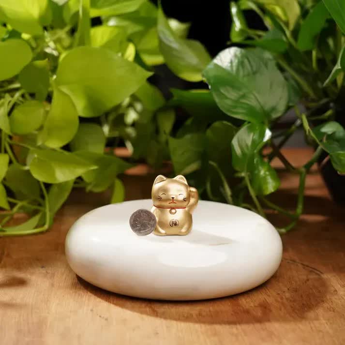 Okimono Gold Maneki Neko - Image 1