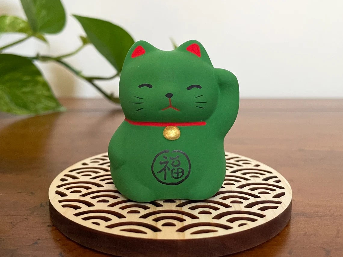Okimono Green Maneki Neko - Image 1