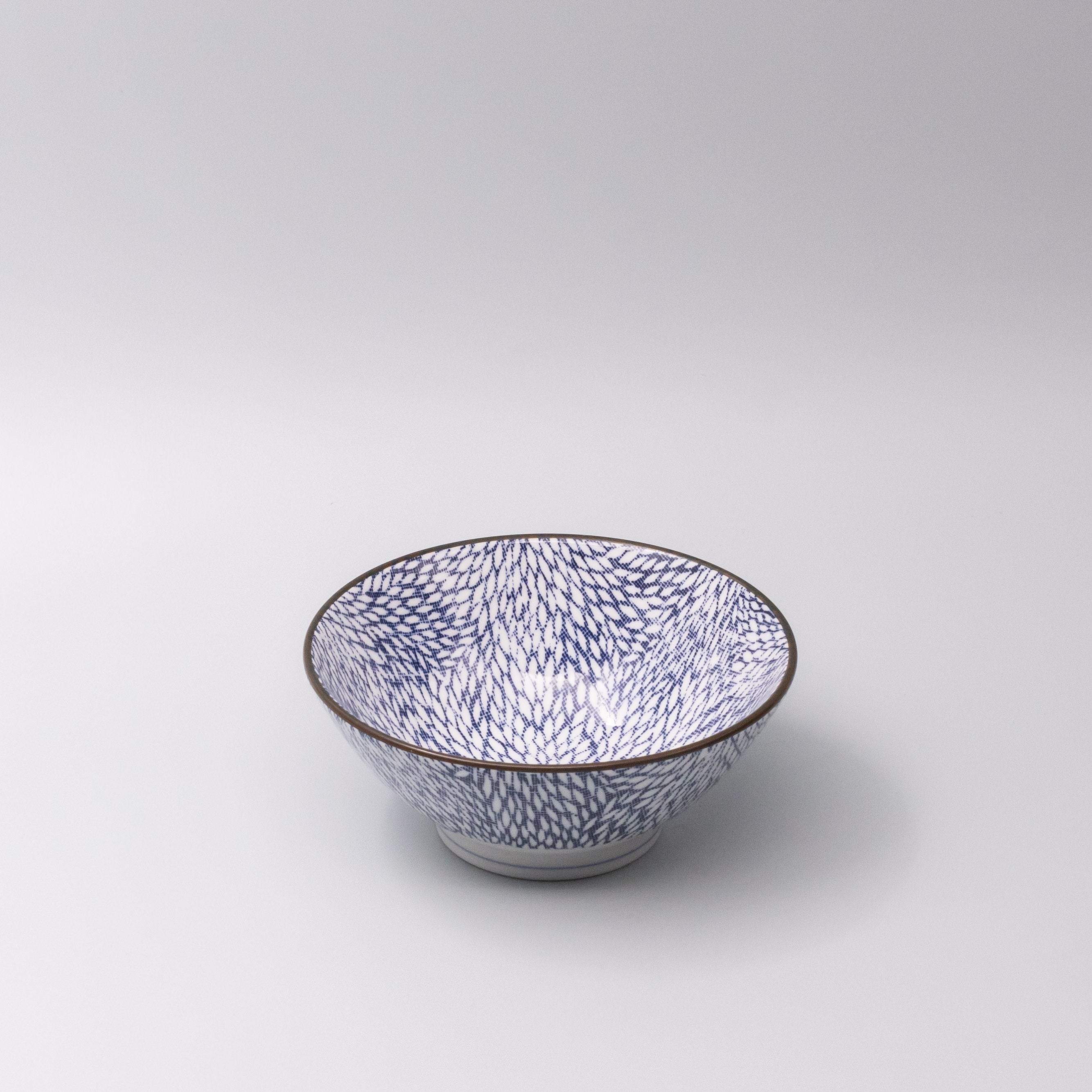 Udon Bowl 17.5cm Chrysanthemum Design - Image 1