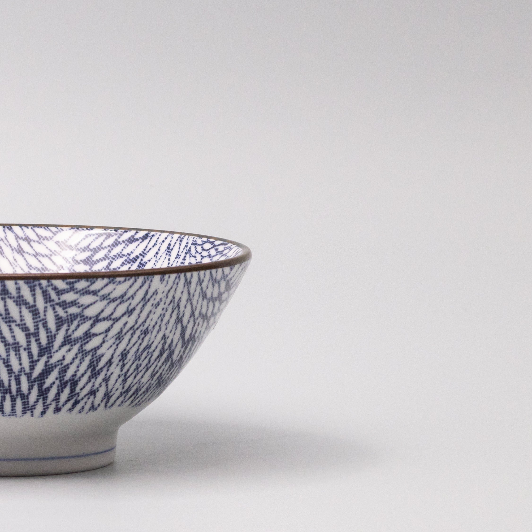 Udon Bowl 17.5cm Chrysanthemum Design - Image 2