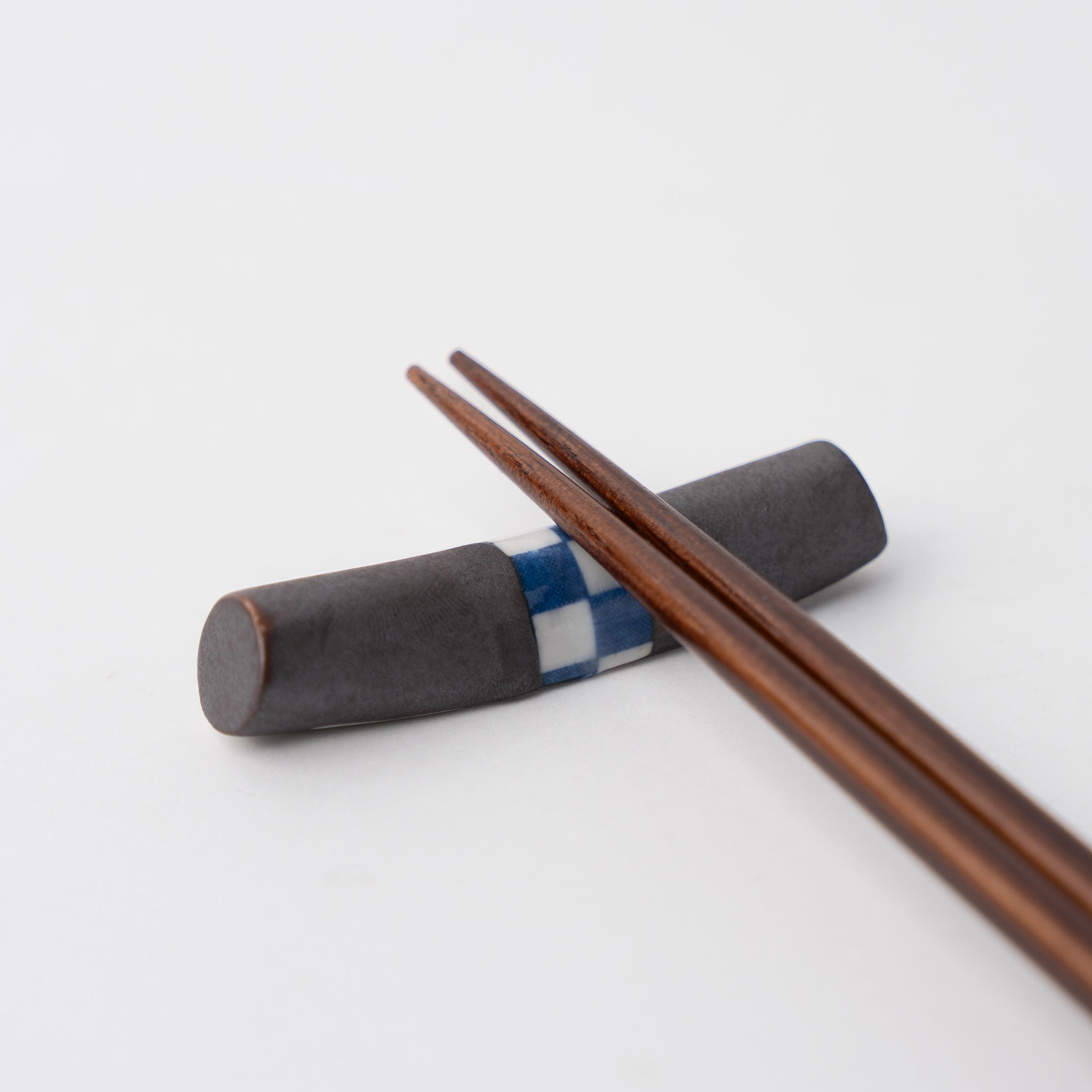 Chopstick Rest Cylinder Checker Black - Image 1