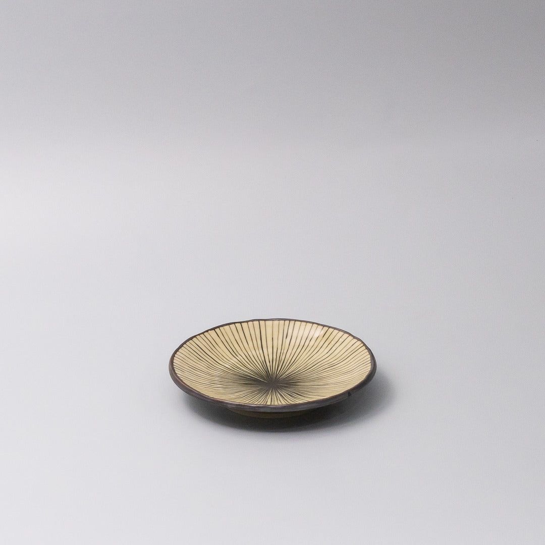Saucer 13.5cm Green Converging Line Glaze - Image 1