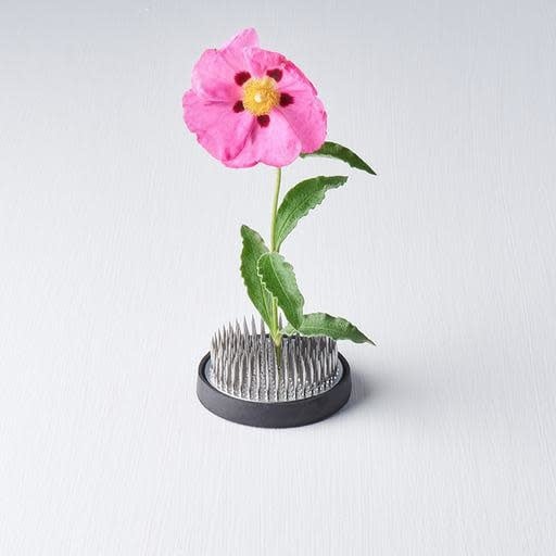 Kenzan Ikebana Pin Base 6cm Round - Image 1