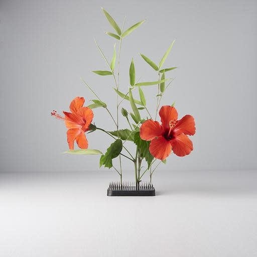 Kenzan Ikebana Pin Base 9.6x7cm Rectangular - Image 1