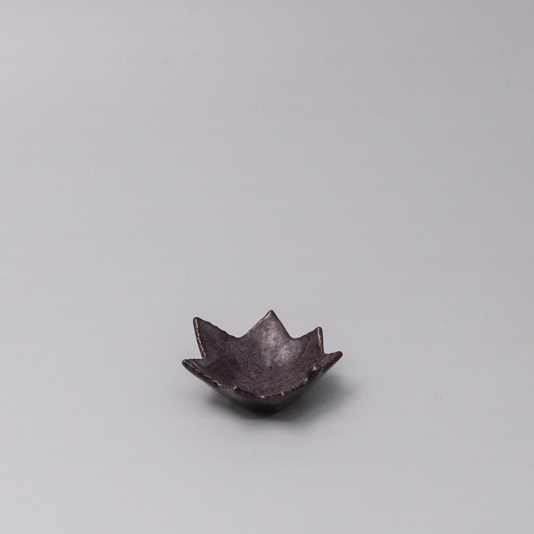 Sauce Dish Maple Leaf 6cm Rasin - Image 1