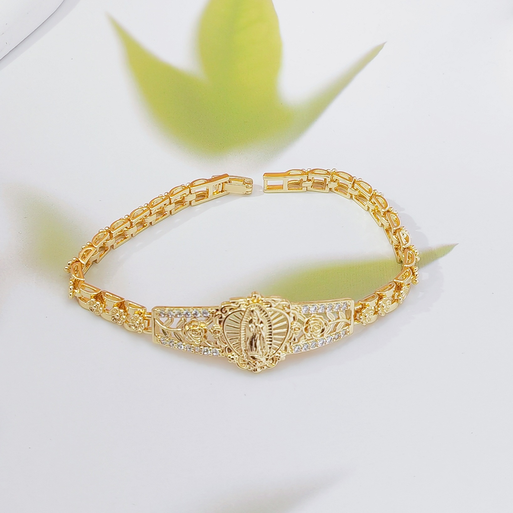 Elegant Hollow Floral Geometric Bracelet – Gold-Plated Copper Fashion Jewelry with Delicate Chain Design(R80） - Image 1