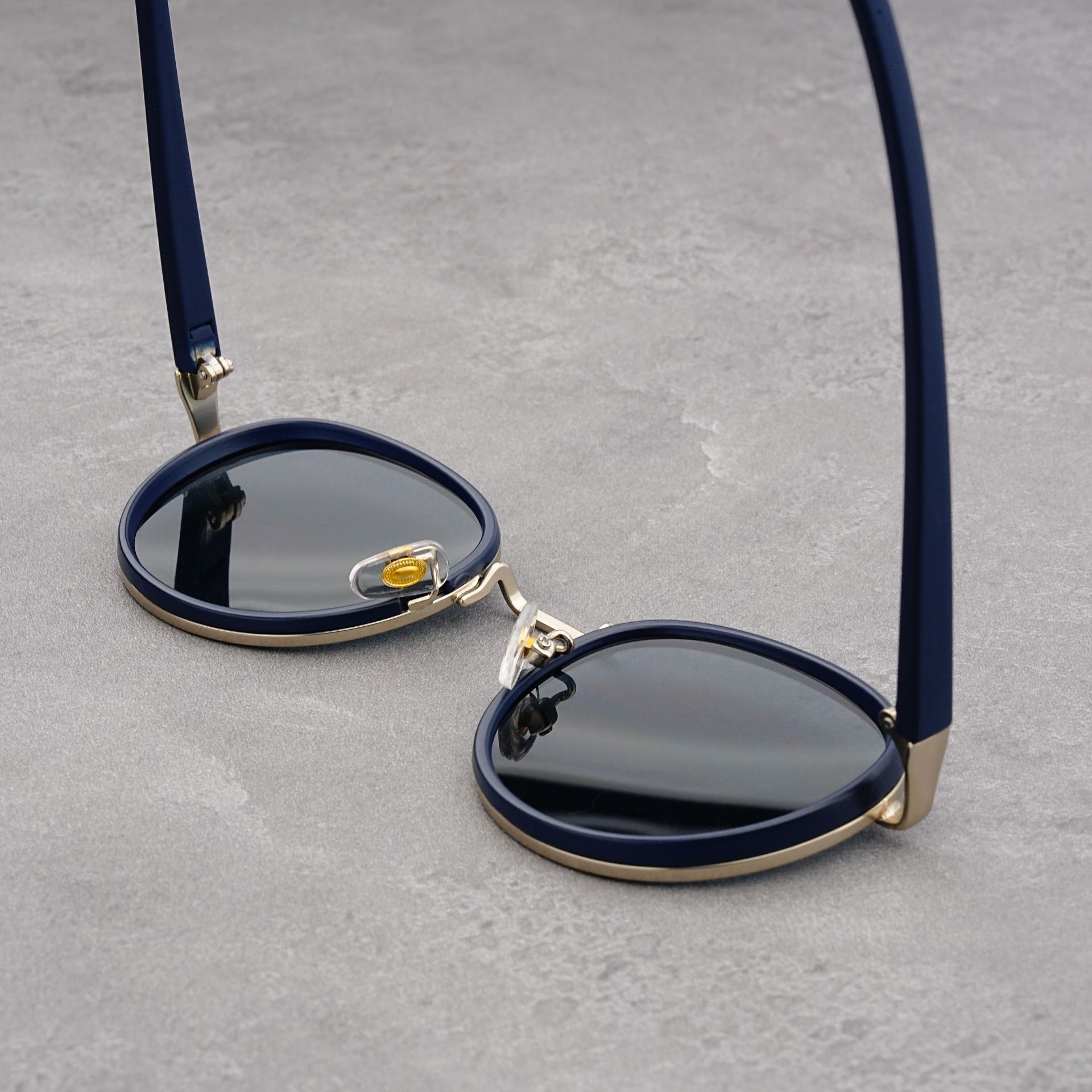 Gold-rimmed Tortoiseshell Frame Retro Round Sunglasses Vintage Metal & PC Frame Casual Classic Style for Men and Women - Lightweight 137mm Width - Image 3