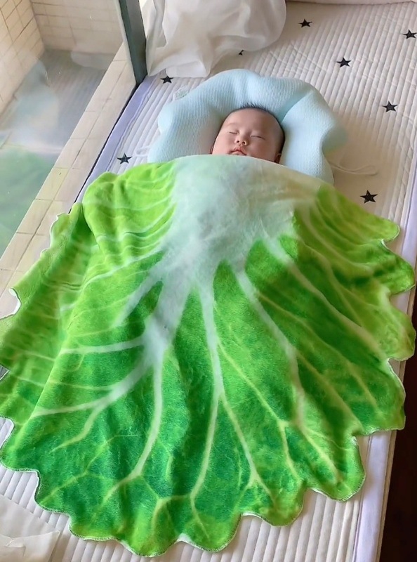 Cute Cabbage-Shaped Fleece Blanket – Fun and Cozy Throw for Naps, Office Use, Air Conditioning, or Baby Swaddling (Green & White)(150cm*150cm) - Image 4