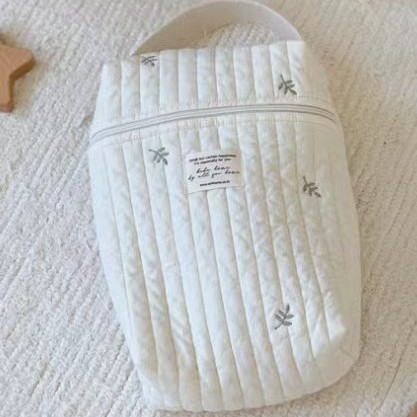 Leaves Quilted Nappy Storage Bag Portable Diaper Organizer Mommy Travel Pouch with Zipper 28x18x6cm for Australian Families and Stroller Use - Image 1
