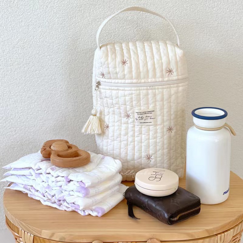 Leaves Quilted Nappy Storage Bag Portable Diaper Organizer Mommy Travel Pouch with Zipper 28x18x6cm for Australian Families and Stroller Use - Image 2