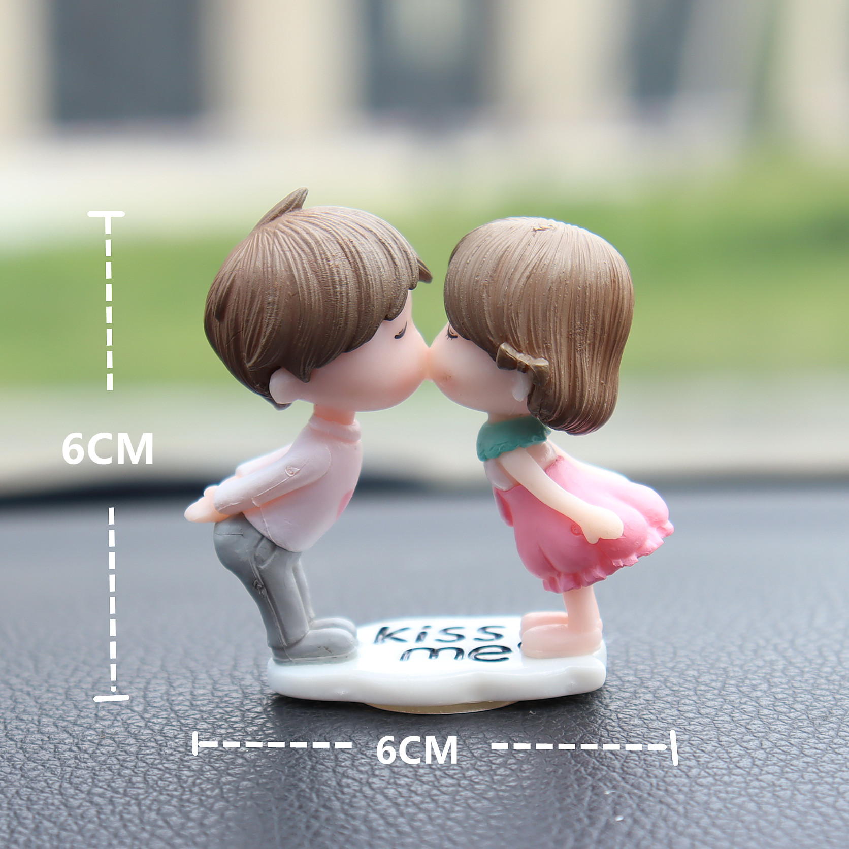 Kissing Couple Cute Couple Car Ornament for Dashboard – Romantic Interior Decoration for Vehicles - Image 1