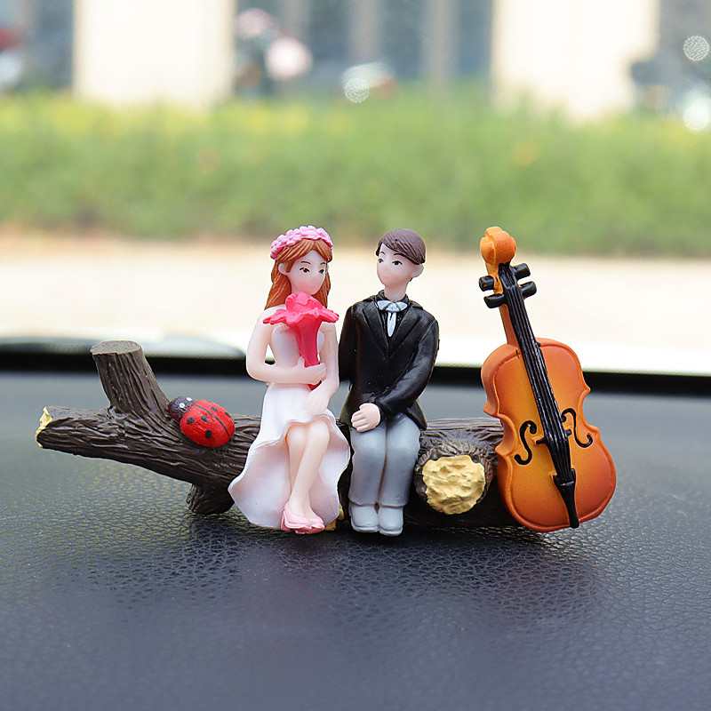Newlyweds perched on a tree branch Cute Couple Car Ornament for Dashboard – Romantic Interior Decoration for Vehicles - Image 1