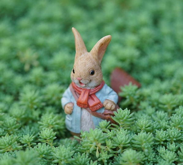 Garden Style Backpack Bunny Succulent Planter Decoration – Cute Rabbit Animal Figurine Resin Craft for Balcony and Pot Plant - Image 1