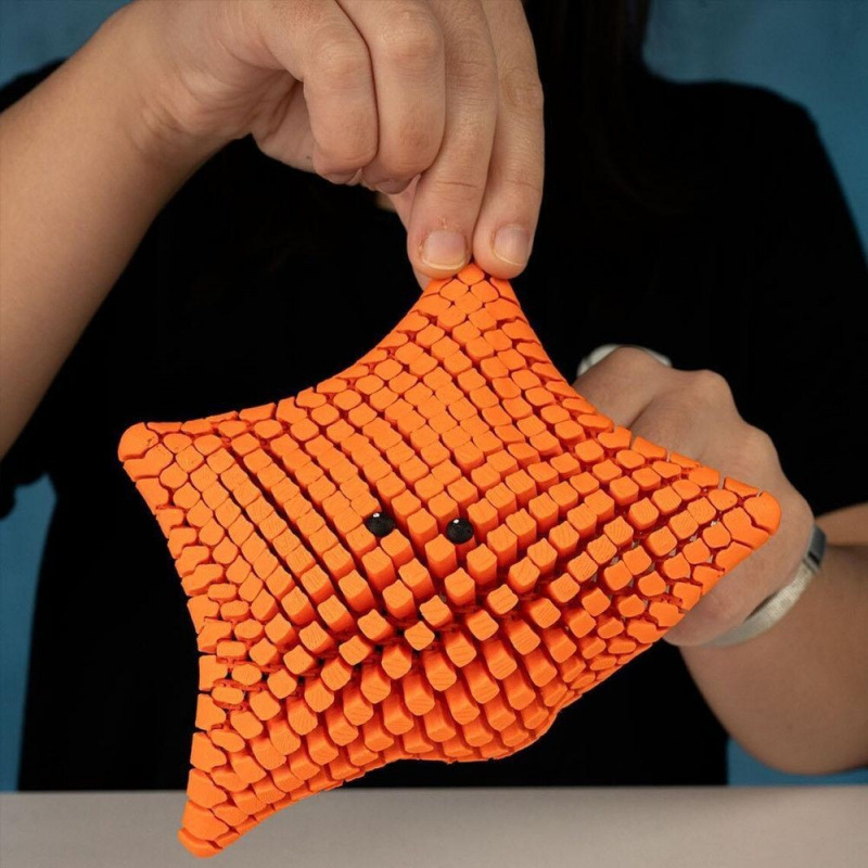Red-Gold 3D-Printed Articulated Starfish Fidget Toy for Stress Relief - Eco-Friendly 12cm Sensory Toy for Kids & Adults - Image 2