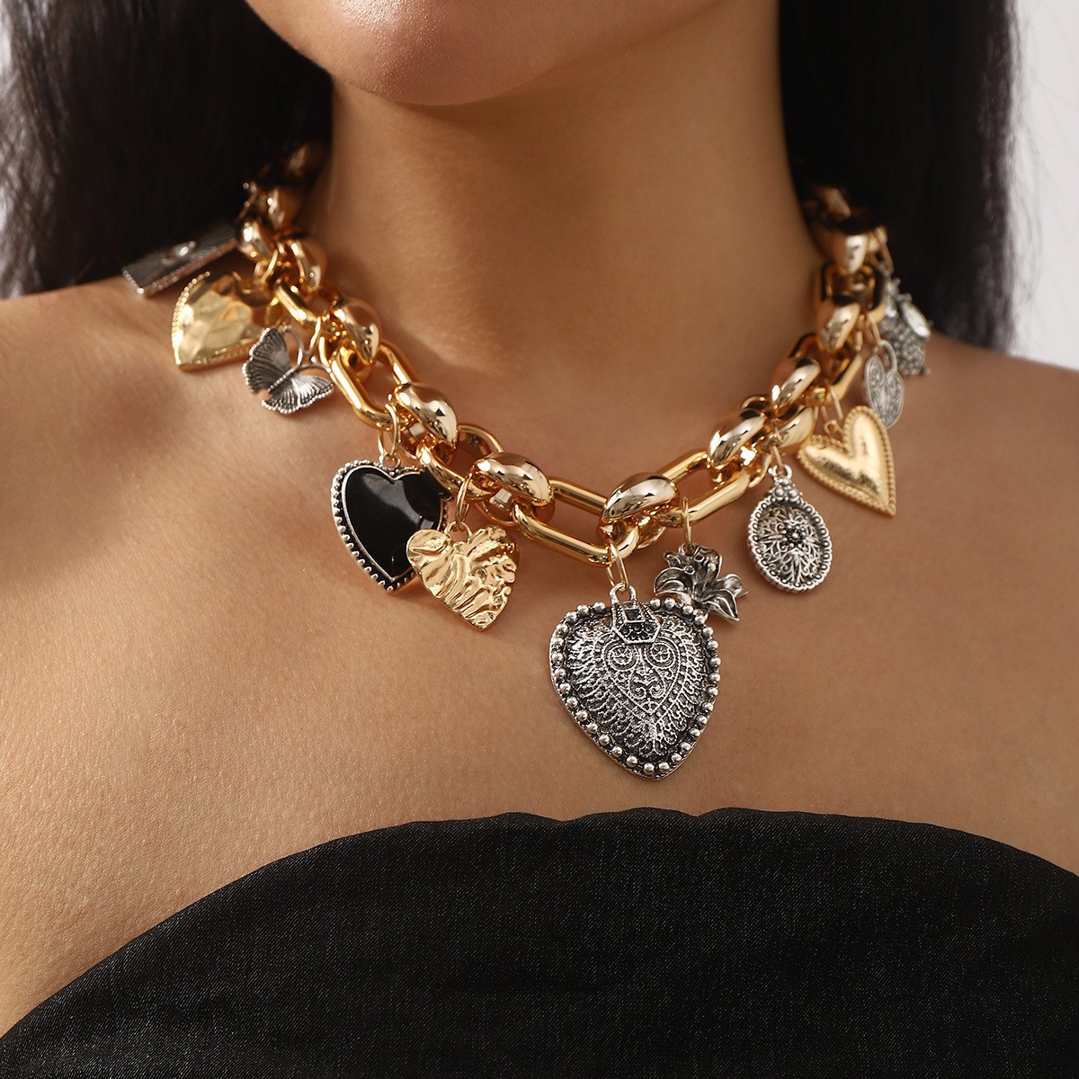 European and American Statement Exaggerated Heart & Floral Rhinestone Necklace - Adjustable Retro Chunky Clavicle Chain (Gold) - Image 1