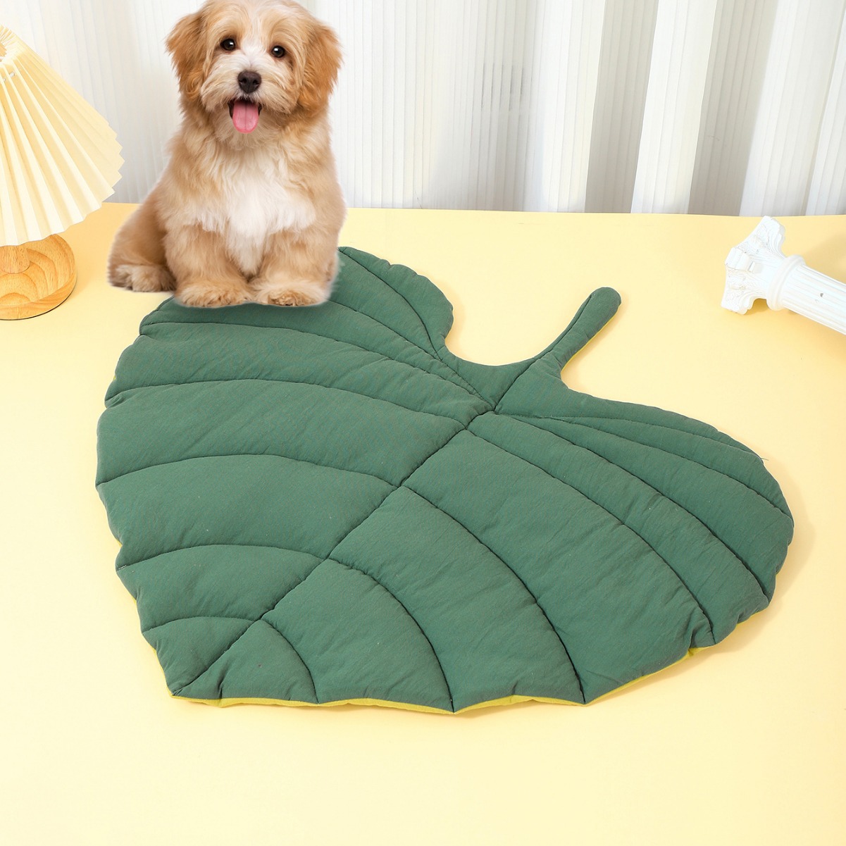 Green Heart-Leaf Decorative Pet Mat (66 x 63 CM) - Reversible Thickened All-Season Botanical Floor Pad for Pets & Humans - Image 1