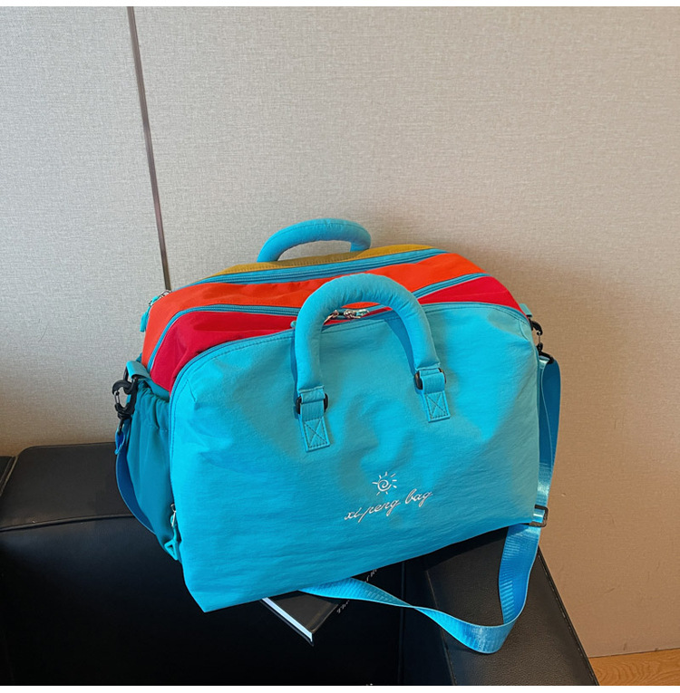 Blue Color-Block Travel Bag - Large Capacity Women's Handbag for Leisure, Gym, and Weekend Trips - Versatile Shoulder & Crossbody Bag - Image 1