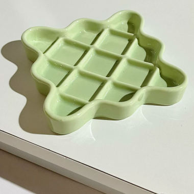 Green Ceramic Slow Feeder Licking Plate for Cats and Dogs | Raised Anti-Choking Grid Design | 11.5 cm Durable Pet Dish - Image 1