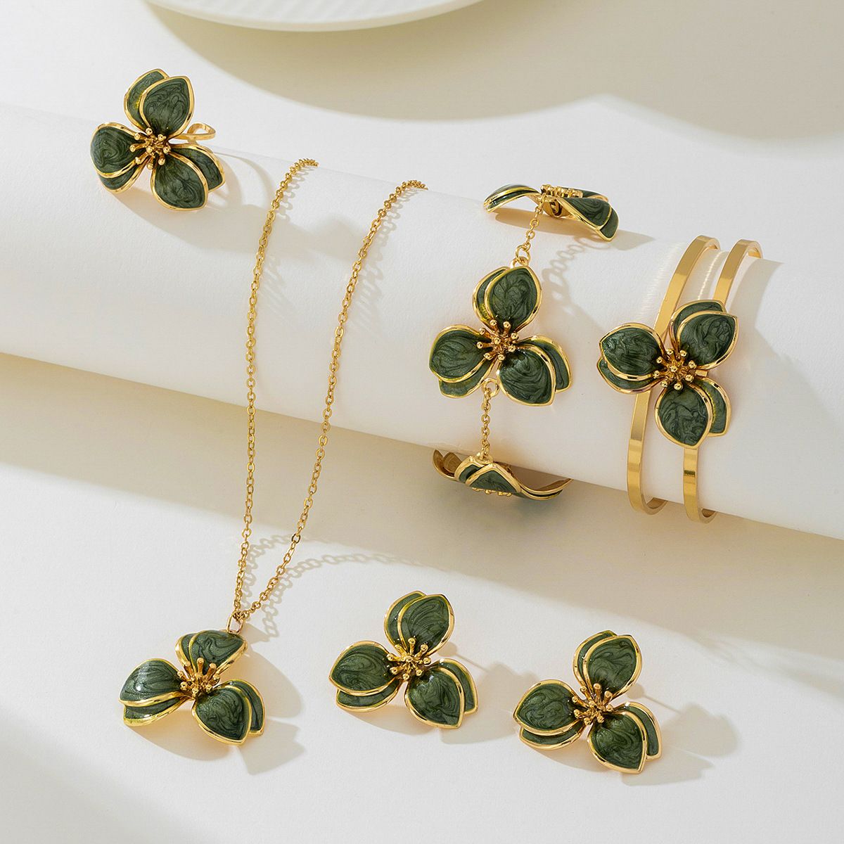 Green Floral Enamel Jewelry Set – Five-Piece Alloy Accessory Collection with Minimalist Botanical Design - Image 2