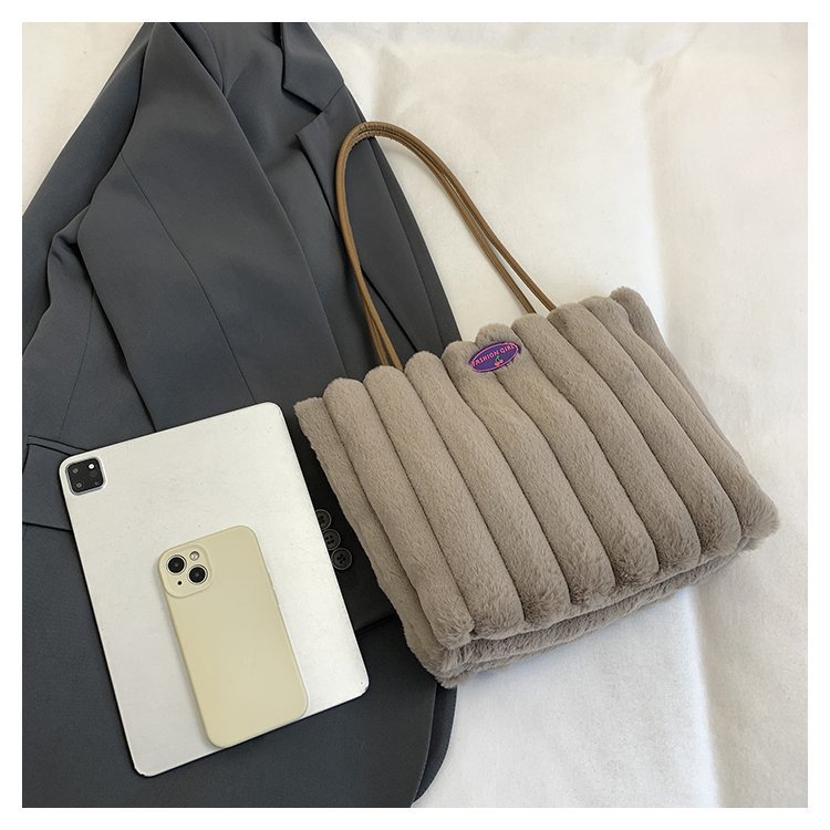 Pink Faux Fur Tote Bag with Large Capacity, Soft Plush Material & Adjustable Handle – Stylish Shoulder Handbag for Women, Perfect for Daily Commute and Casual Wear - Image 3