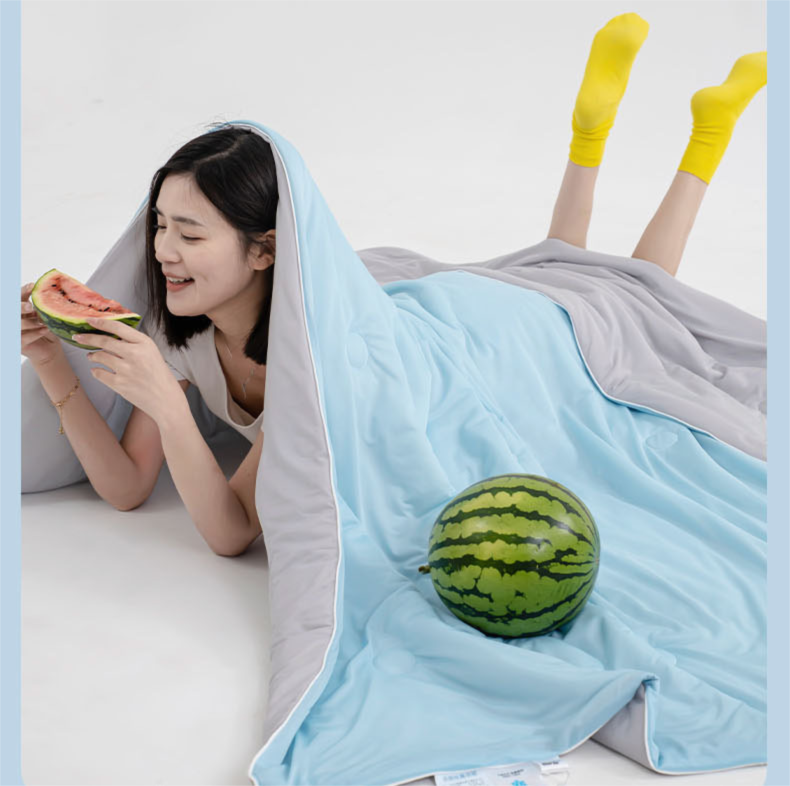 Green and gray combination Cooling Summer Quilt with Ice Silk Fabric Lightweight Breathable Air Conditioner Blanket 180x220cm Soft Washable Comforter for Home Sleep Comfort - Image 2
