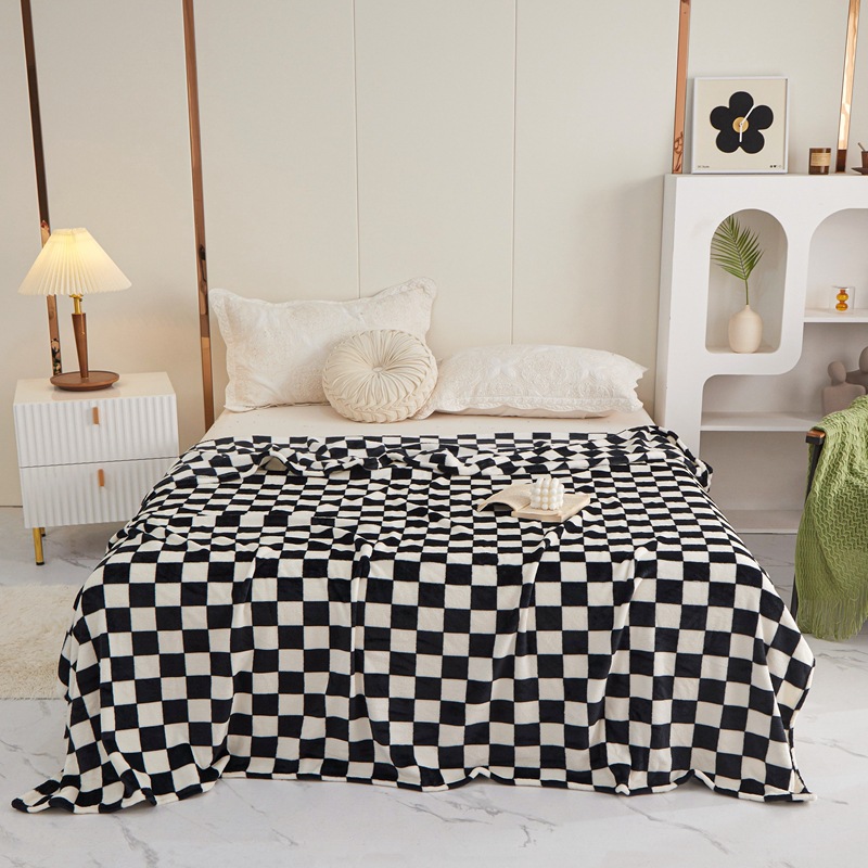 Black and white check Double-Sided Fleece Blanket – 150×200cm Machine Washable, No-Shedding Flannel Throw for Bed, Sofa & Air Conditioning Use - Image 2