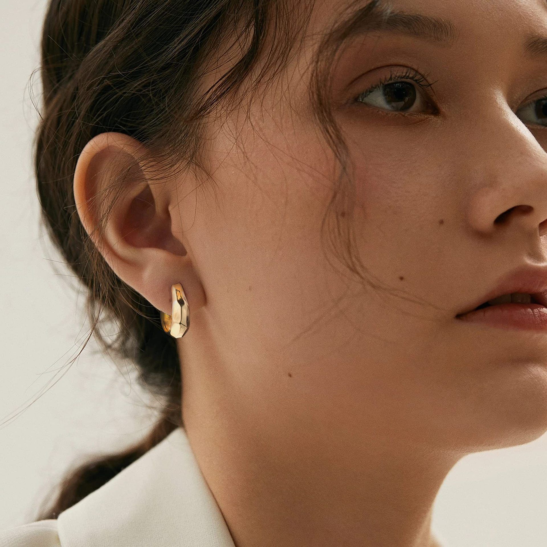 9 Pairs Geometric C-Shaped Non-Pierced Ear Clips Minimalist Hollow Electroplated Alloy Ear Cuffs Painless Fashion Accessory for Local Women - Image 2