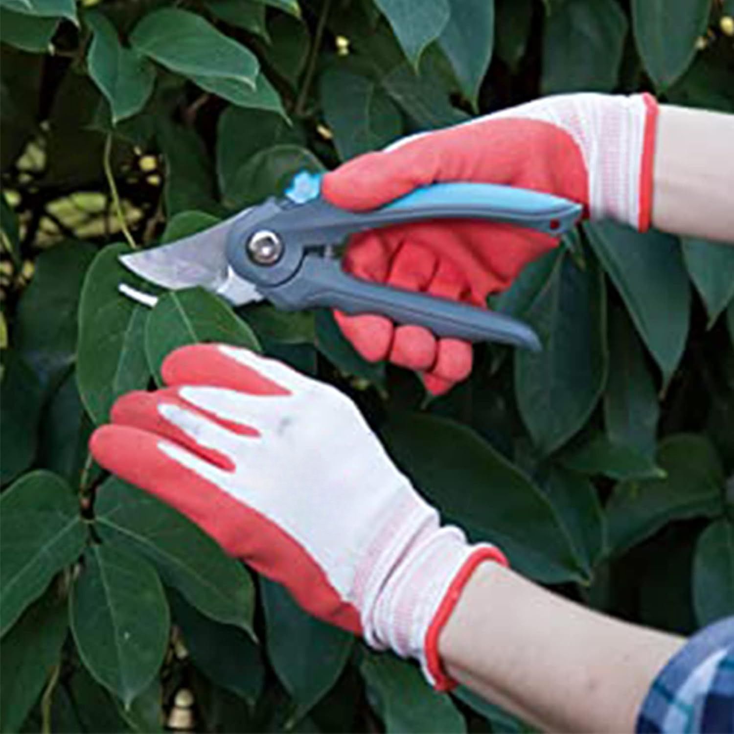3 Pairs Red Gardening Gloves with Breathable Latex Coating - Non-Slip Protective Work Gloves for Yard Work Planting and Outdoor Maintenance - All-Day Comfort and Dexterity for Gardeners - Image 4