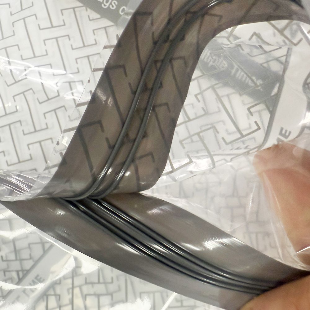 Six Vacuum Storage Bags Set with Hand Pump - Space Saving Compression Bags for Travel & Wardrobe Organization - Image 2