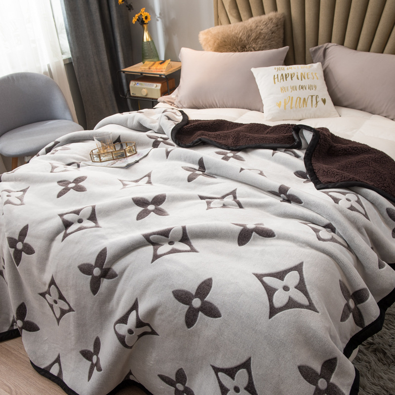 Brown Lucky Four-Leaf Clover 180x200CM Premium Double-Sided Print Flannel Blanket - Soft All-Season Air Conditioning Throw for Office Nap & Travel - Image 2
