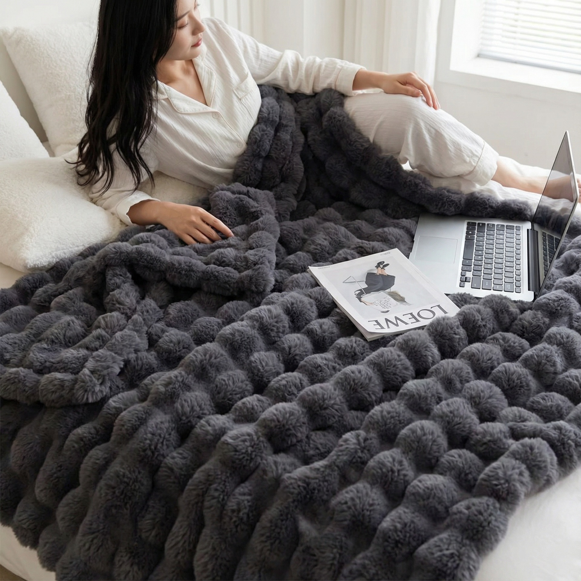 Black Grey Luxury Tuscany Fleece Rabbit Fur Bubble Blanket (140 x 200 CM) - Double-Sided Thickened Soft Plush Bedding & Sofa Throw - Image 2