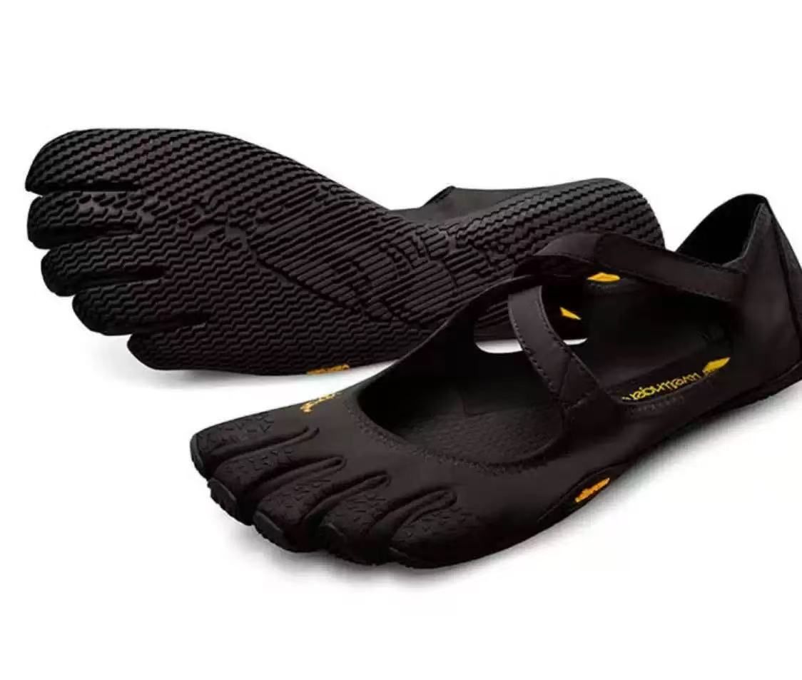 Black Breathable High-Grip Five-Finger Yoga & Pilates Shoes (Foot Length 24.5 CM) - Professional Training Footwear for Natural Toe Splay & Barefoot Feel - Image 1