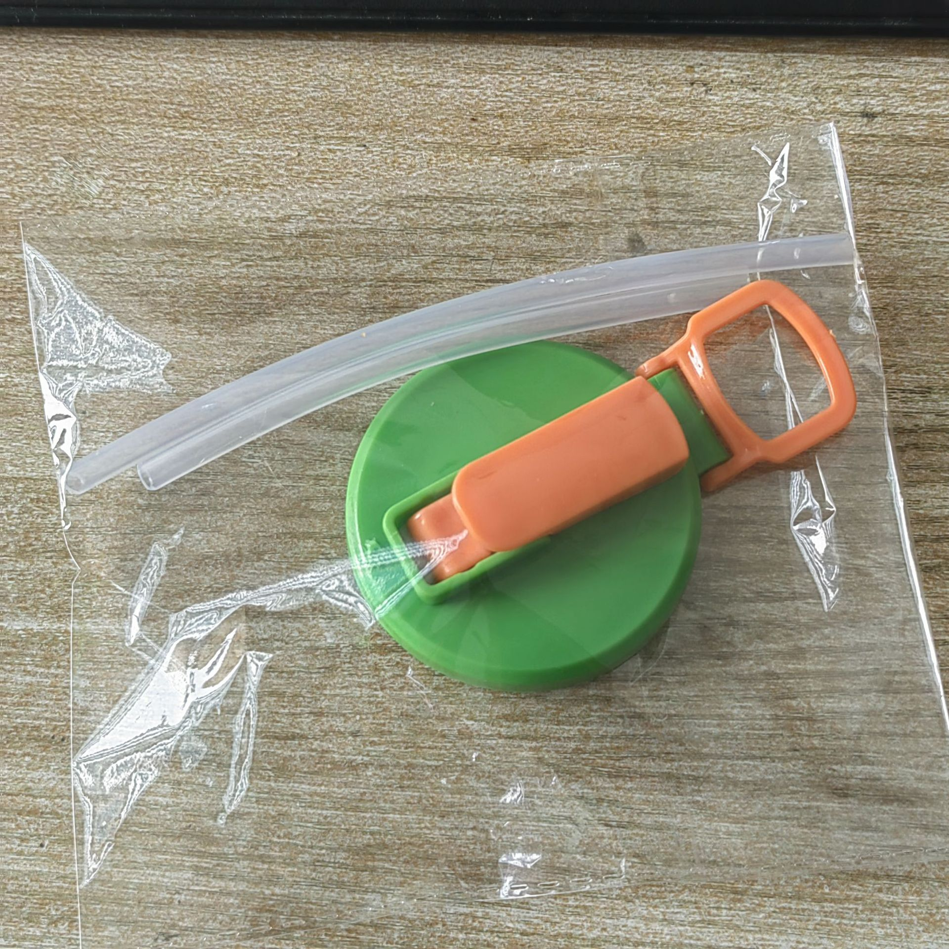 Green Reusable Soda Can Lid with Straw and Carrying Handle - Spill-Proof Plastic Can Cover for Standard 2.13 Inch Cans, Portable Beverage Protector with Flip-Top Design, BPA-Free Drink Can Converter for Outdoor Parties BBQs Camping - Image 7
