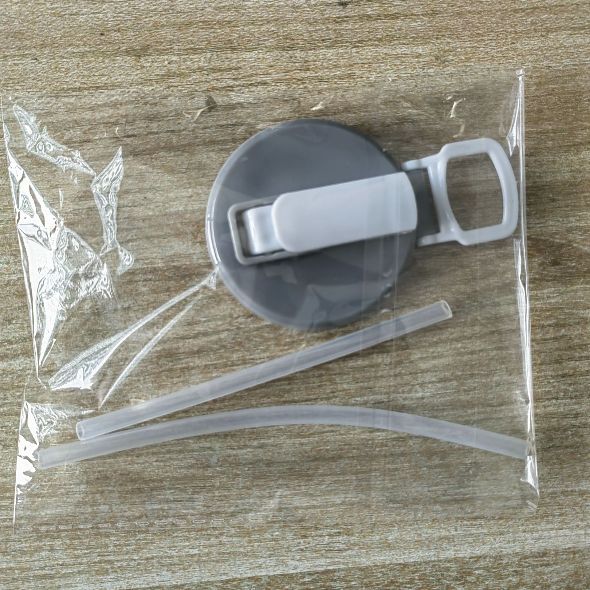 4-piece(Purple and Grey and Green and Blue) Reusable Soda Can Lid with Straw and Carrying Handle - Spill-Proof Plastic Can Cover for Standard 2.13 Inch Cans, Portable Beverage Protector with Flip-Top Design, BPA-Free Drink Can Converter for Outdoor Partie - Image 8