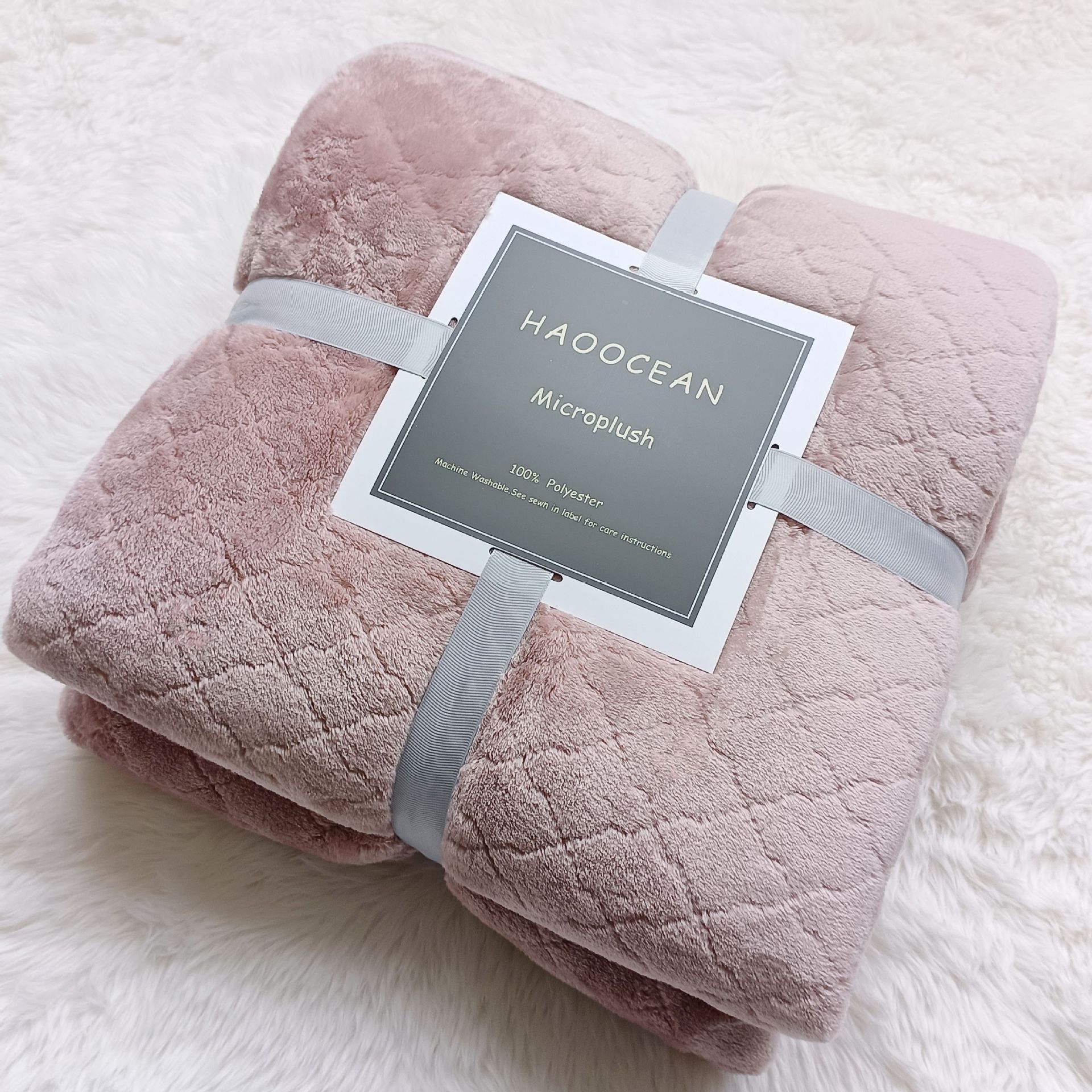 Pink 150*200cm Flannel Fleece Blanket - Quilted Diamond Pattern, Soft & Warm Polyester Throw for Office Nap, Sofa, Travel & Bed Use - Image 1