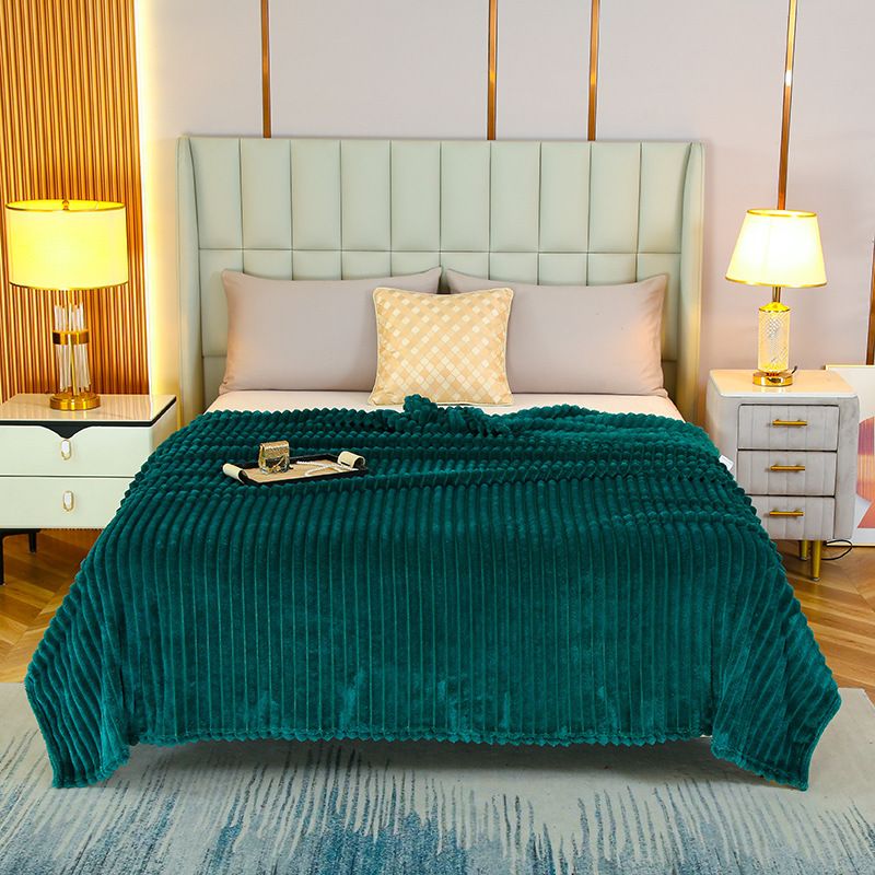 200*230cm Green Solid Colour Flannel Throw Blanket - Thick Double-Sided Fleece with Ribbed Texture - Soft throw blanket& Lightweight for Sofa, Bed, Office Nap, Air-Conditioned Rooms - Durable, Machine Washable, Non-Shedding - Image 1
