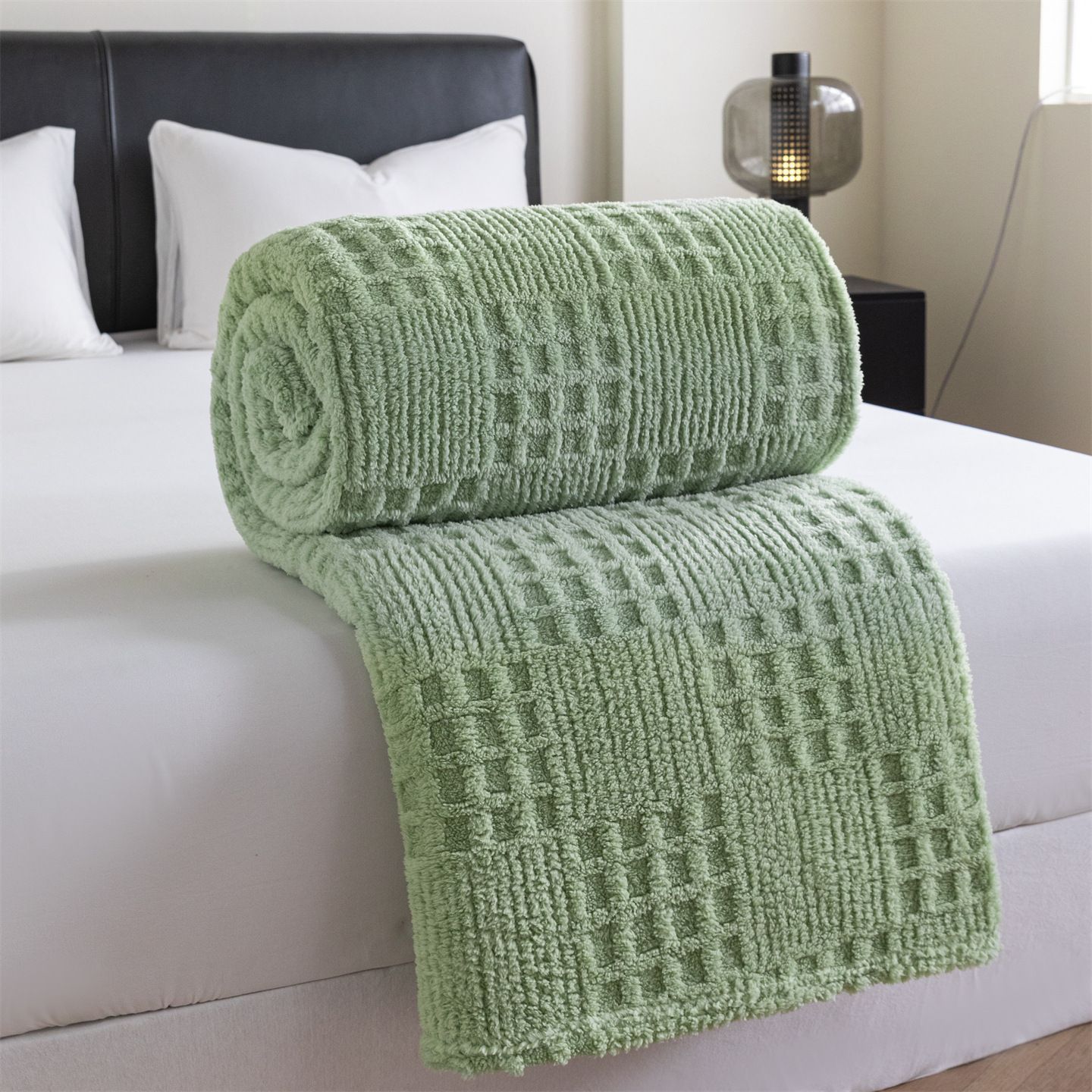 Green 180*200cm Thickened Double-Sided Plush Waffle Weave Throw Blanket - Anti-Static Taffeta Velvet & Flannel Fleece - Warm, Soft, Non-Shedding Blanket for Winter, Sofa, Bed & Office - Image 1